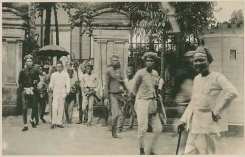 Sultan Harun leaving residence of General Arolas