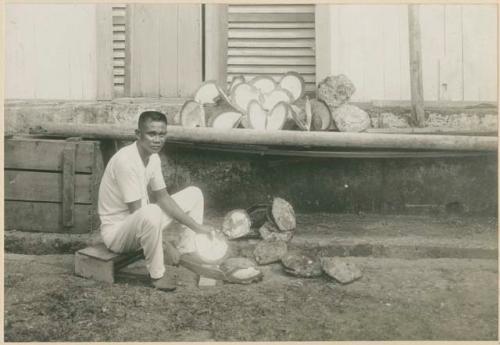 Cleaning pearl shells