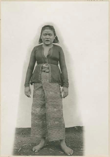 Subano woman, full length front view