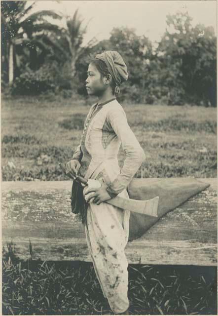 Profile of young Yacan "Moro" girl