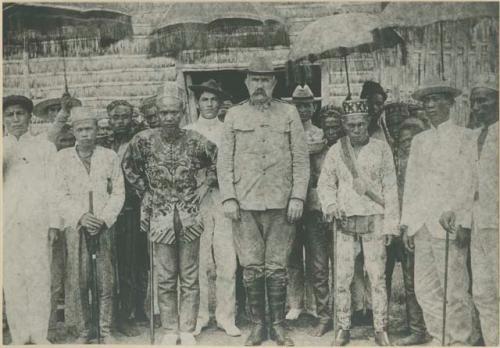 Sultan of Maguindanao and Governor Finlay in Zamboanga