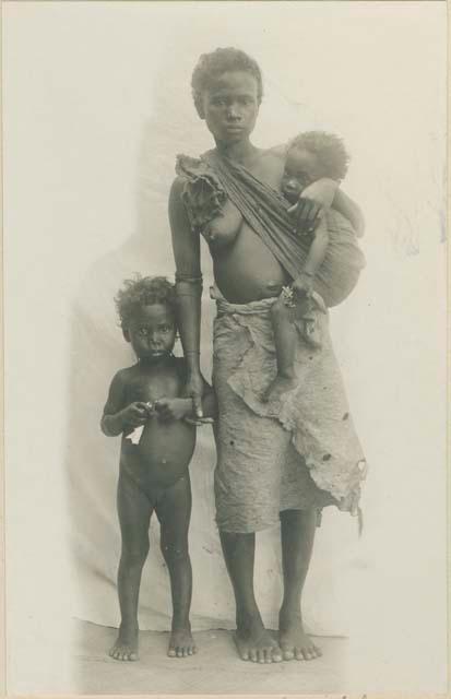 Mother wearing bark skirt, with her children