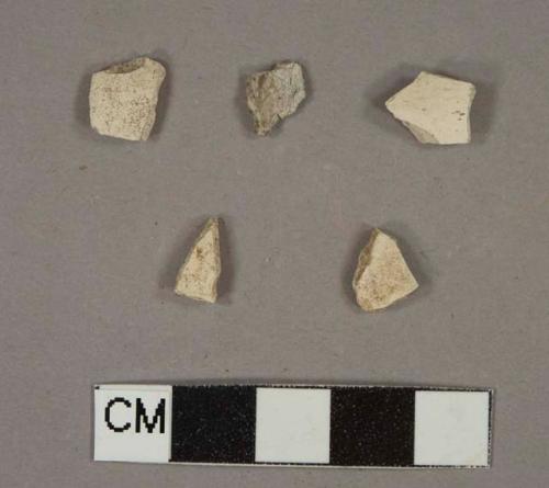 Kaolin, pipe bowl, fragments (4); Organic, coal ash, fragment (1)