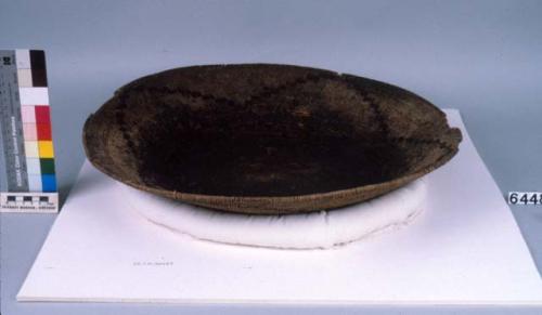 Shallow bowl or tray