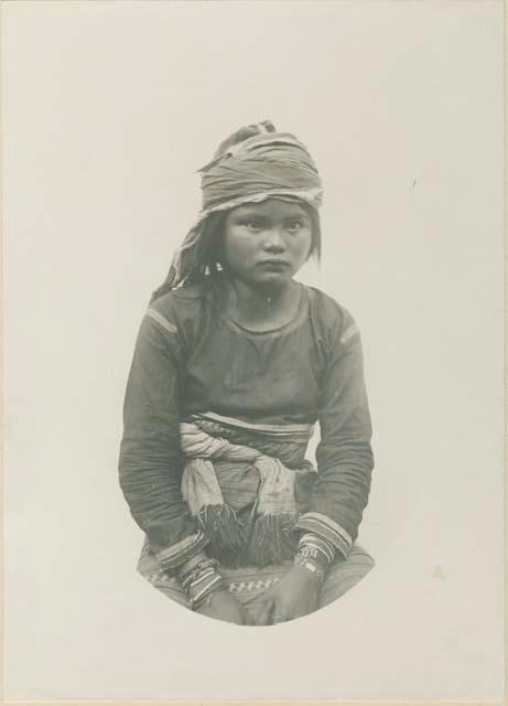 Young Tingian women