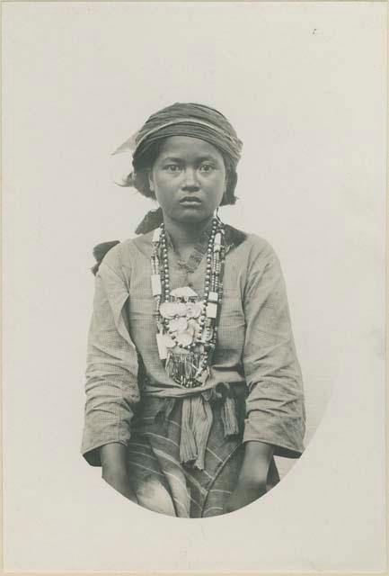 Young Tingian women