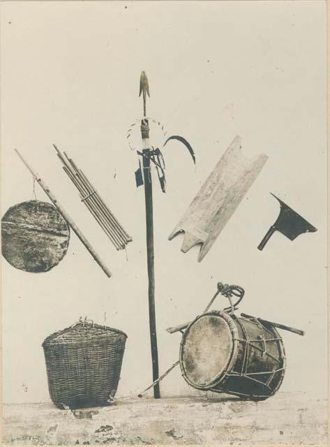 Arms and musical instruments of Cayupe Tingians