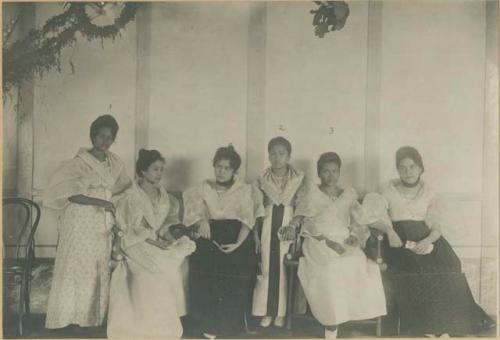 Young ladies at Dumaguete