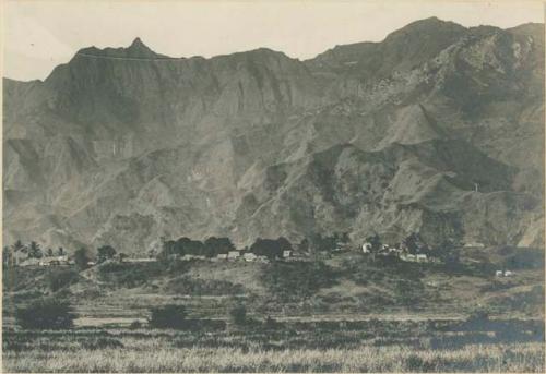 Town of Angaqui, Tilad Pass in background