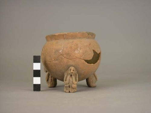 Medium-sized wide-mouthed tripod pottery jar with modelled legs - Armadillo ware