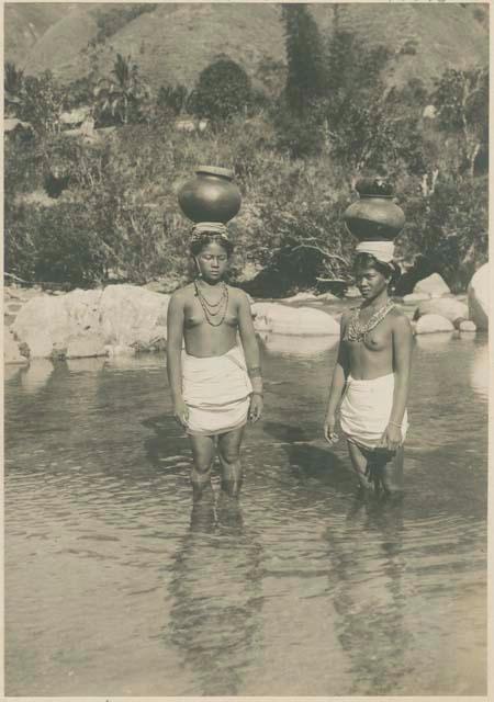 Tinguian women carrying water at stream