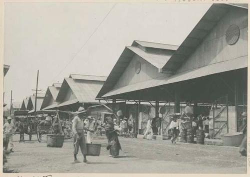 Another view of Tondo market