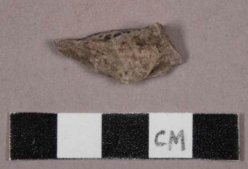 7 fragments quartz and limestone; 26 fragments stone; 7 fragments unglazed potte
