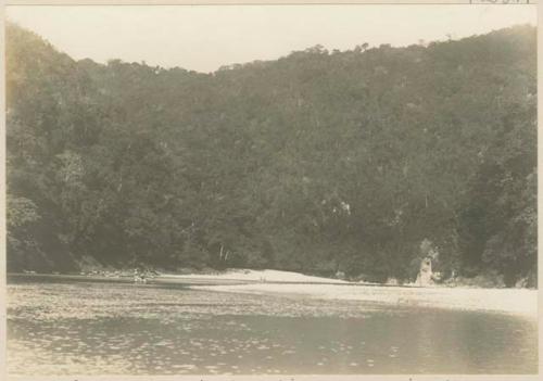 Gap in mountains, Abulug River