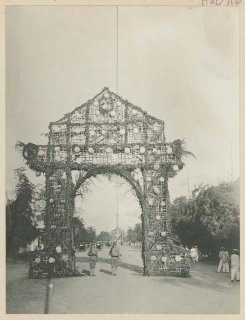 Arch erected on Calle Yris