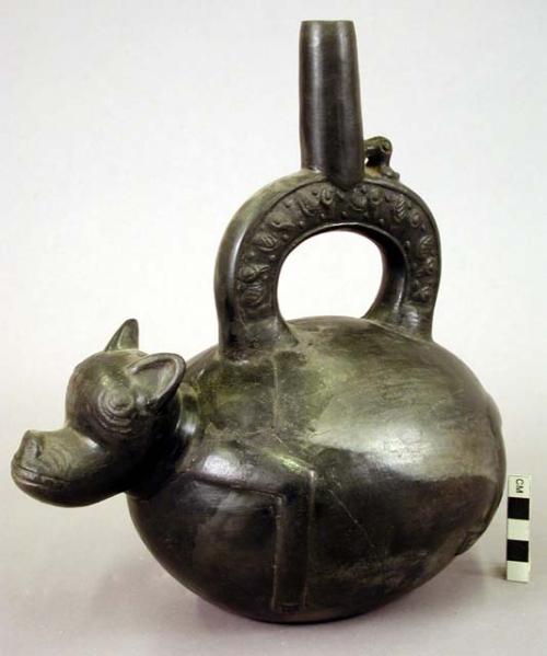 Black pottery globular stirrup spouted vessel