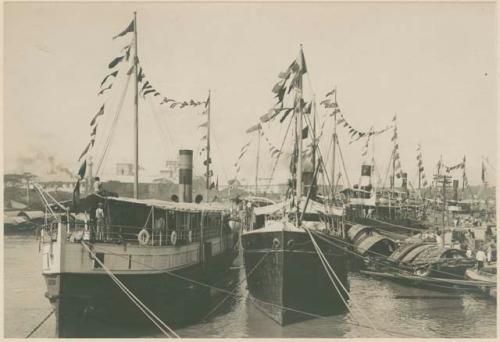 Shipping in Pasig River, below Bridge of Spain