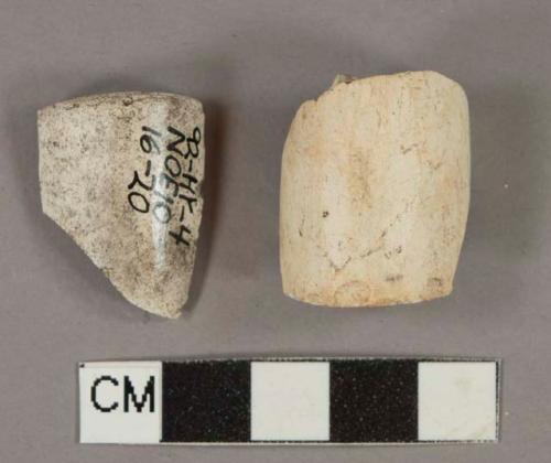 White undecorated kaolin pipe bowl fragments