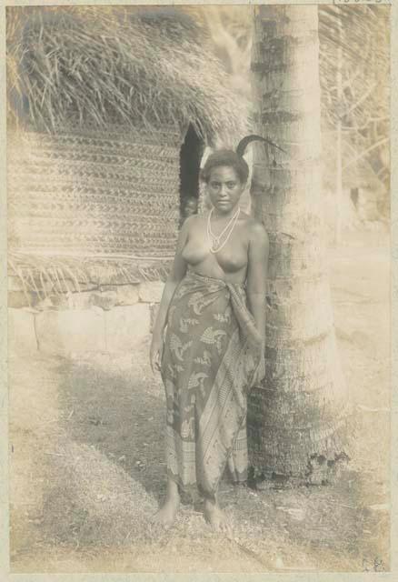 Young woman, Tuetiti, leaning against tree