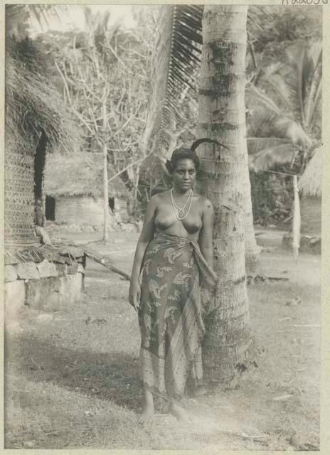 Young woman, Tuetiti, leaning against tree