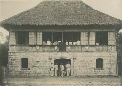 Municipal building at Angeles, police at doorway