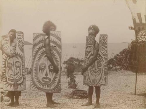 Men with carved shields