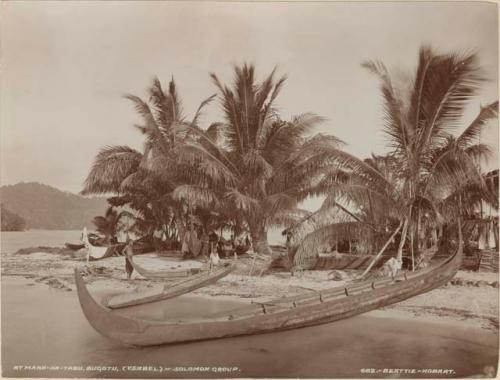 Canoes on beach at Mara-Na-Tabu