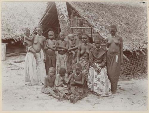 Women and girls in front of house at Kombe