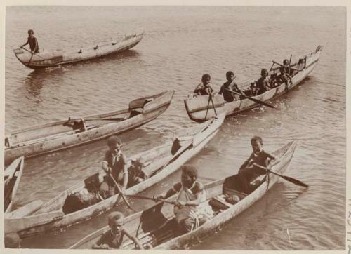 Women of Nore Fou in canoes, trading with ship