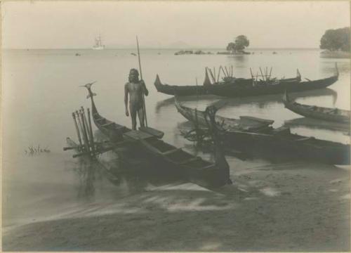 Man with canoes on beach at Ruk