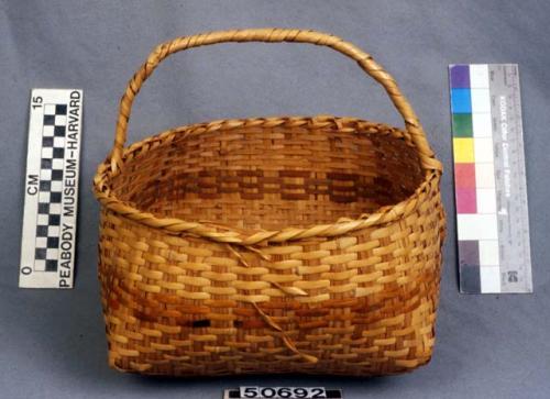 Market basket. Deep, square, with a handle. Dye used on band. 23x22x24 cm.