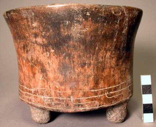 Straight-sided flat-bottomed pottery tripod bowl- incised decoration around base