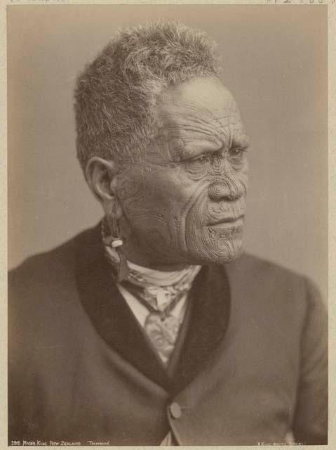 Head portrait of Maori King Tawhiao turned slightly to the right taken in Sydney studio