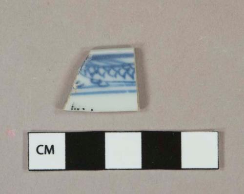 Blue on white handpainted Chinese trade porcelain vessel rim fragment, white paste