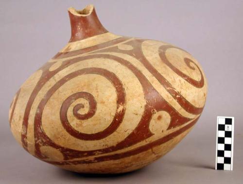 Large polychrome pottery jar (rime gone)
