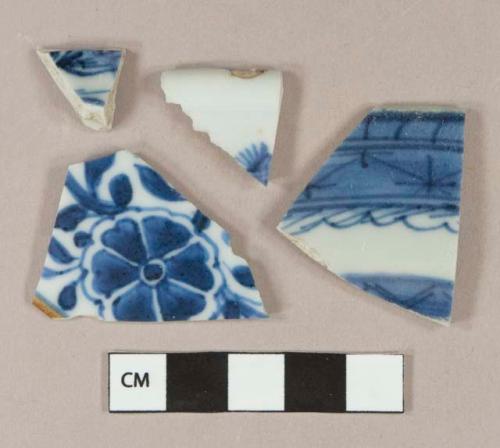 Blue on white handpainted chinese trade porcelain rim and base fragments, white paste