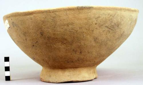 Earthen bowl, with bottom