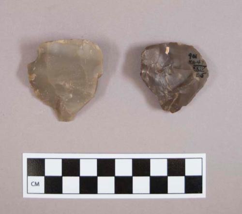 Flint flakes and cores, including brown and grey colored stone