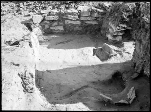 Site 4A , Room 7, looking south, floor features.