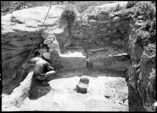 Pink Arrow, Room 24, kiva, looking southwest