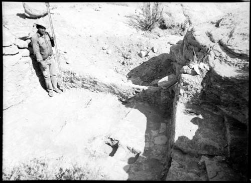 Pink Arrow, Room 24, kiva, looking southeast