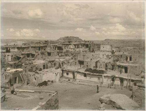 Hopi village of Mishongnovi, central plaza