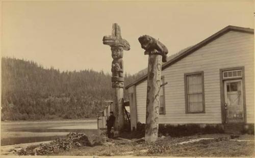 Totem poles (The Bear) , Fort Wrangel.