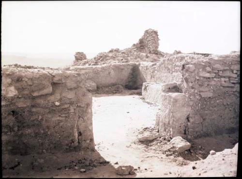 Church B, room 452 and 437, showing partial plug before second doorway was placed