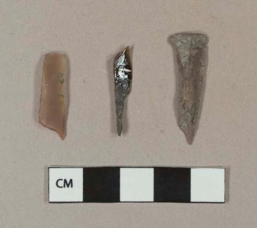 3 small spiky flint points