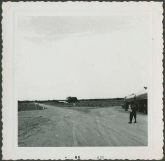 Photograph album, Yaruro fieldwork, p. 1, photo 5, country road