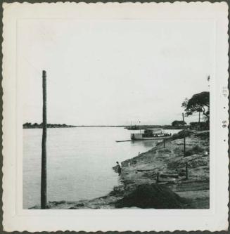 Photograph album, Yaruro fieldwork, p. 2, photo 1, boat on the river scene