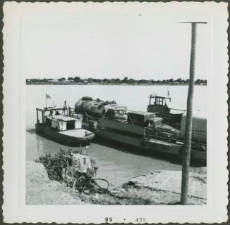 Photograph album, Yaruro fieldwork, p. 2, photo 2, boats on the river scene