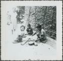 Photograph album, Yaruro fieldwork, p. 6, photo 5, children around bowl