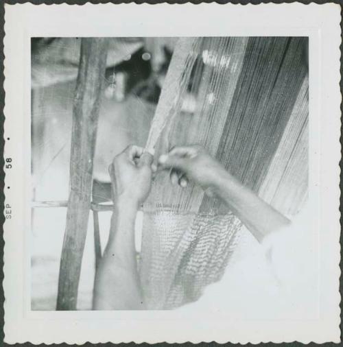 Photograph album, Yaruro fieldwork, p. 7, photo 4, close view of weaving